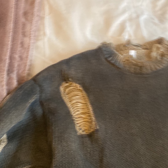 Brand new never worn. Distressed sweater - Picture 5 of 6